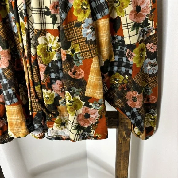 Haptics Multicolor Women's Floral Plaid Top - Picture 4 of 6